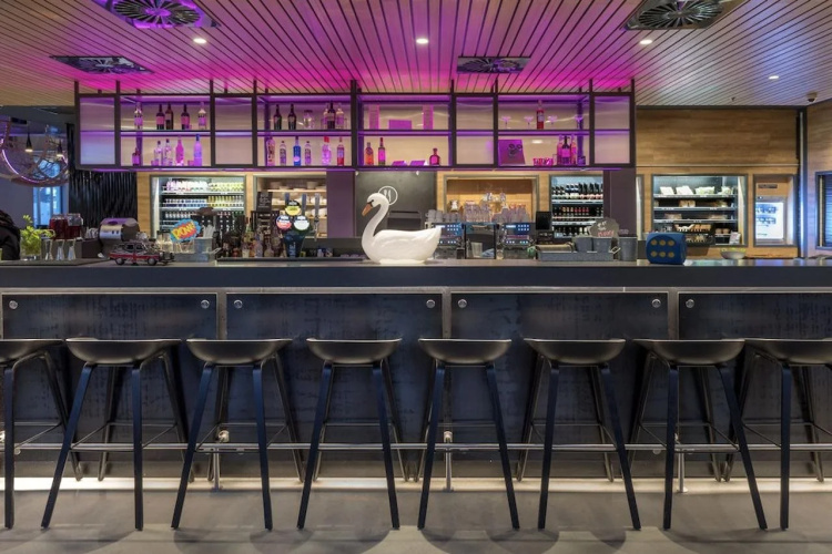 Moxy Edinburgh Airport photo 25