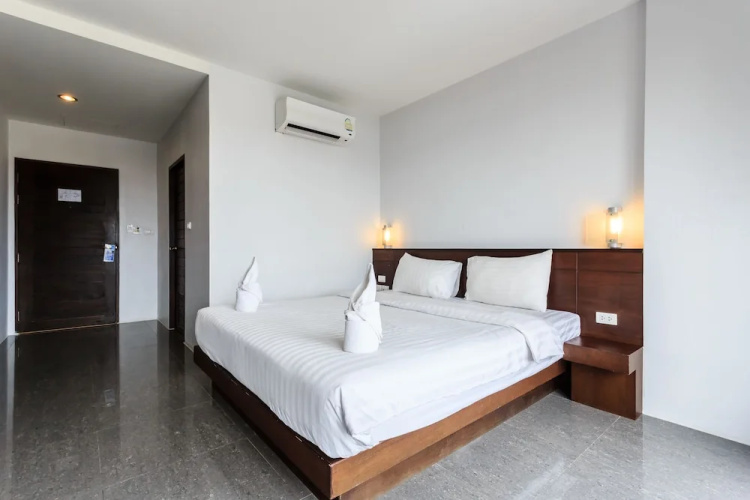 77 Bangla Hotel