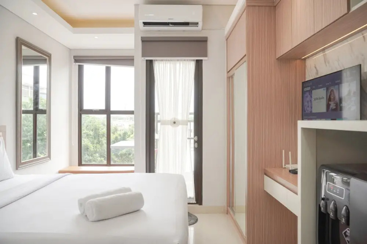 Warm And Minimalist Studio Transpark Bintaro Apartment