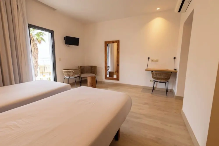 Superior Double room with balcony and with partial sea view