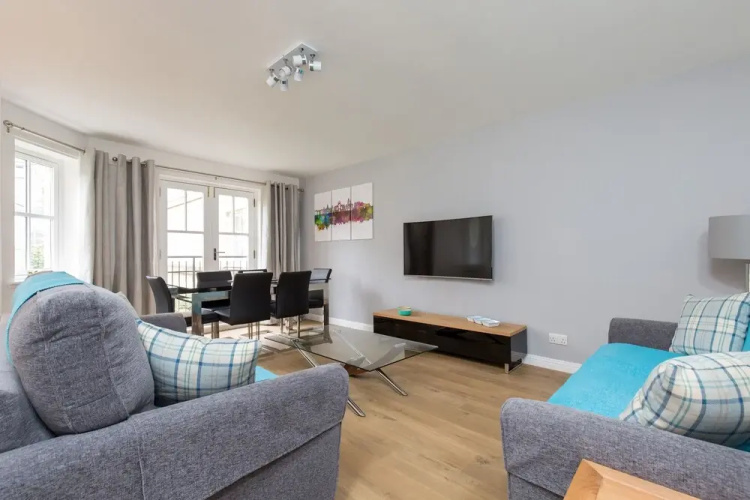 415 Huntingdon Place Apartment