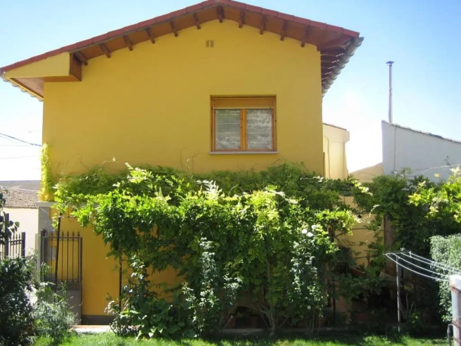 2 Bedrooms Cottage