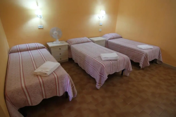 Standard Triple room