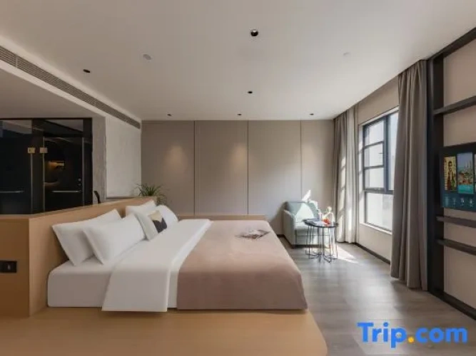 1 Bedroom Business Suite