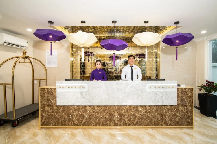 Me Q Beach Hotel & Apartment