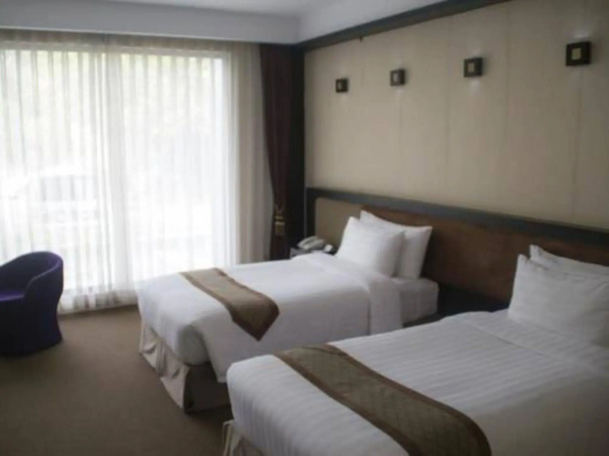 Avenue 64 Hotel