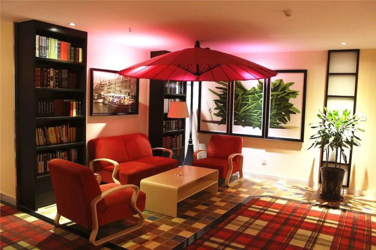 Merrynest Hotel