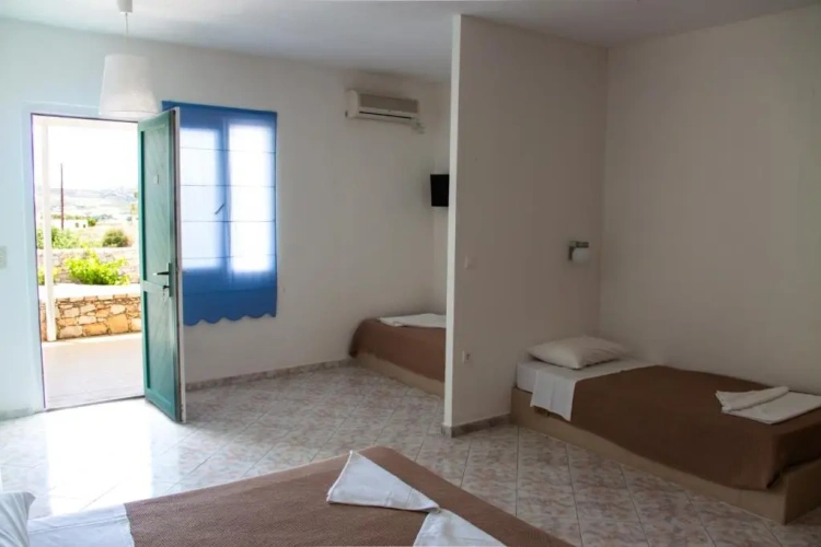 Quadruple Studio with partial sea view