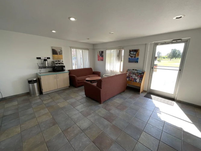 Country Yard Inn and Suite
