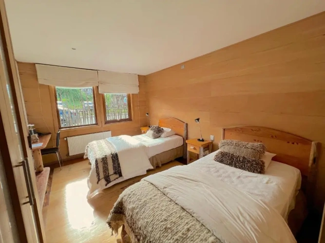 Standard Twin room with street view