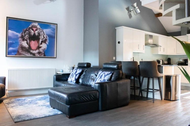 2 Bedrooms Apartment