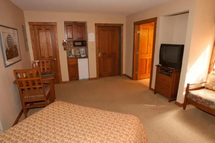 Deluxe Studio