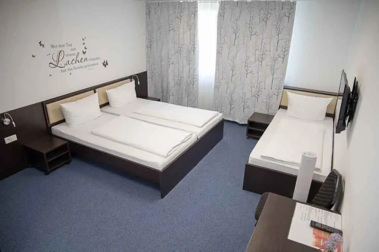 Standard Triple room