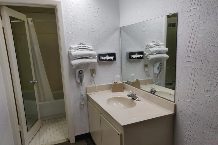 Super 8 By Wyndham Elyria photo 11