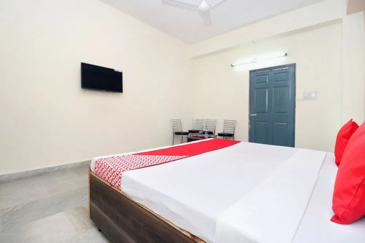 OYO 18570 Hotel Jazz