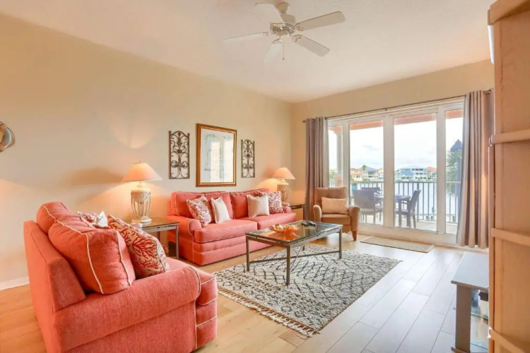 206 Harborview Grande