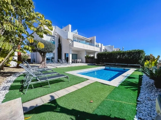 Apartment with garden view