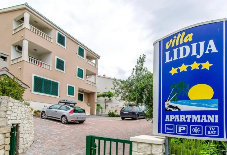 1 Bedroom Luxury Apartment with balcony and with sea view