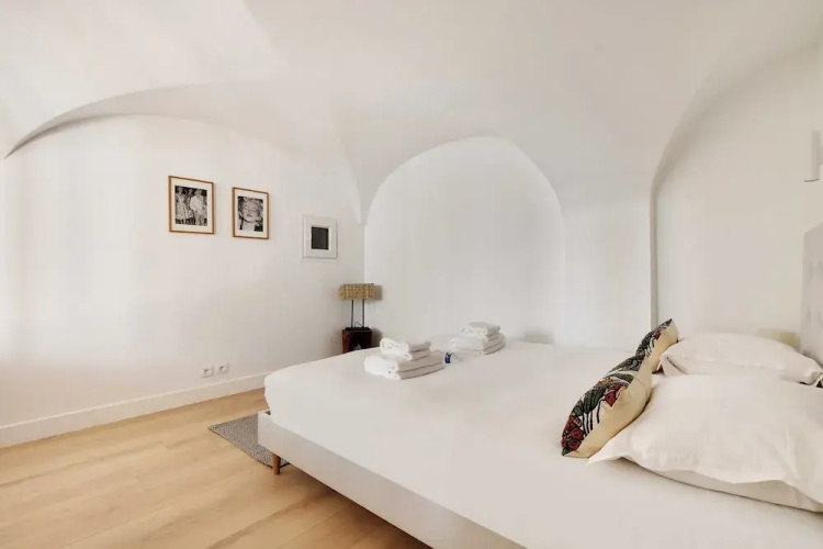 Authentic Apartment - 2br/4p - Monnaie