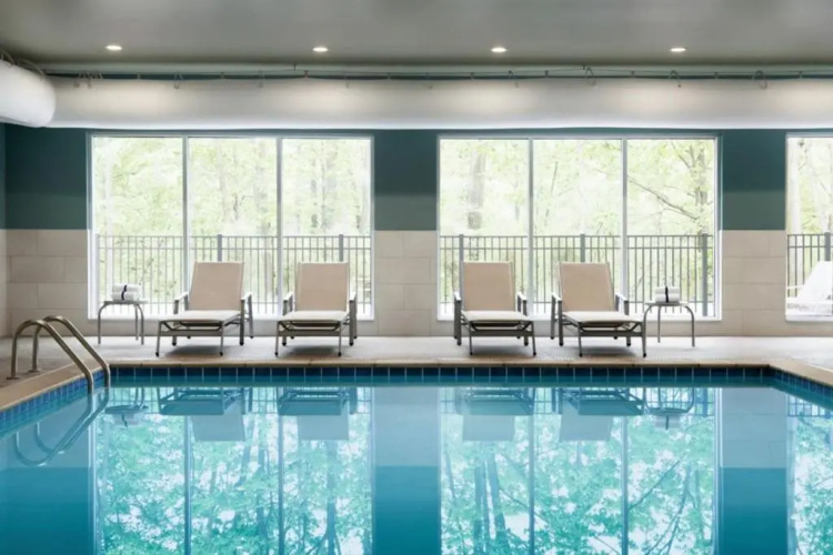 Holiday Inn Express & Suites Heath - Newark by IHG