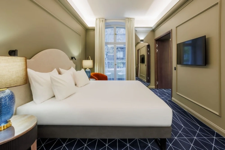Deluxe Double Suite with balcony