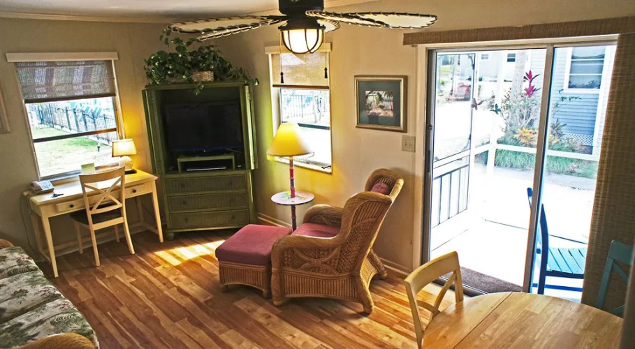 Shalimar Cottages And Motel