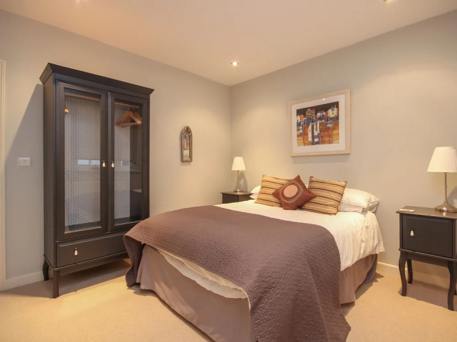 32 Newcomen Road (Flat 1)