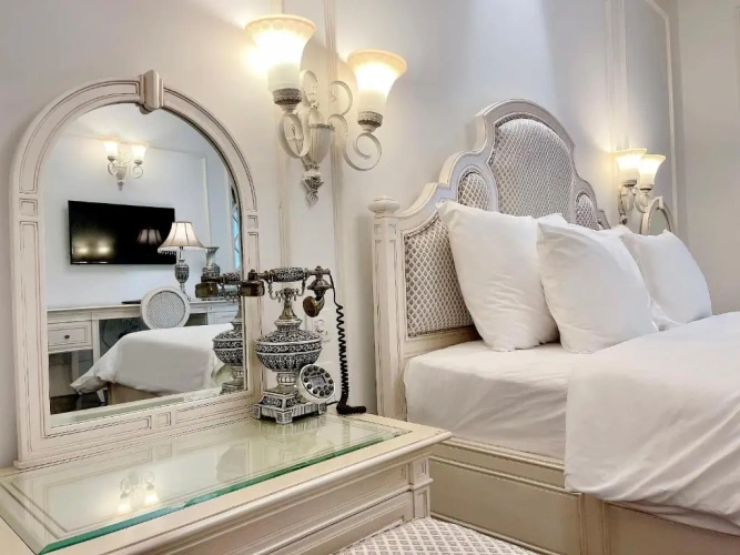 Deluxe Double room with city view