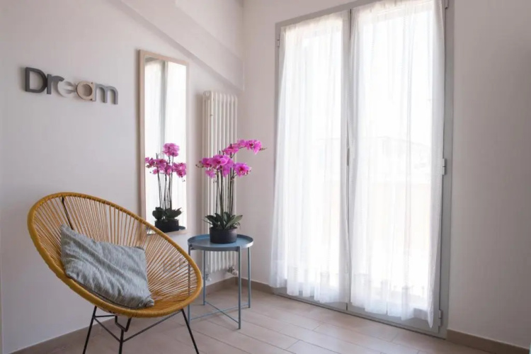 Dante 8 Apartments