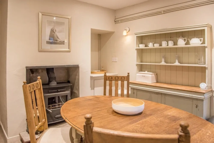 2 Bedrooms Cottage