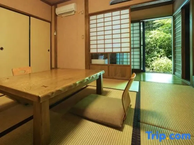 Standard room with mountain view