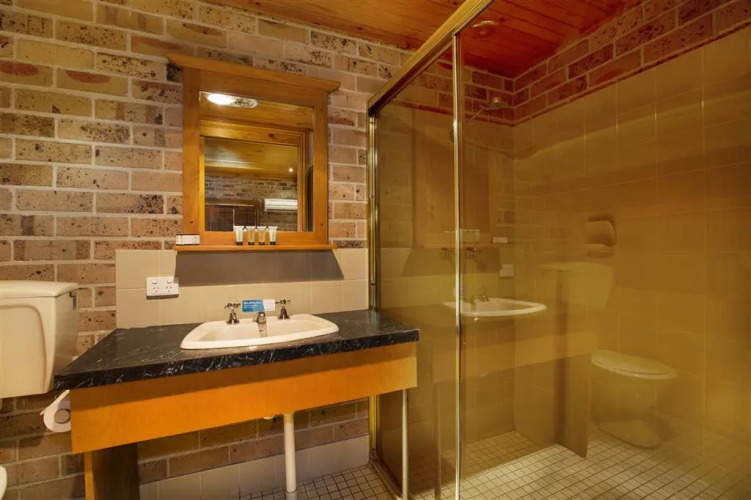 Macquarie CottageOver view