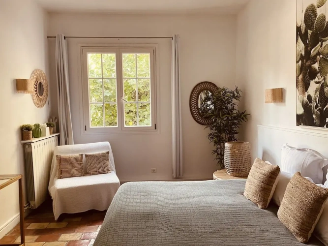 Standard Triple room with garden view