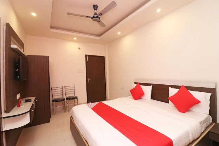 Oyo 18848 Paradise Inn