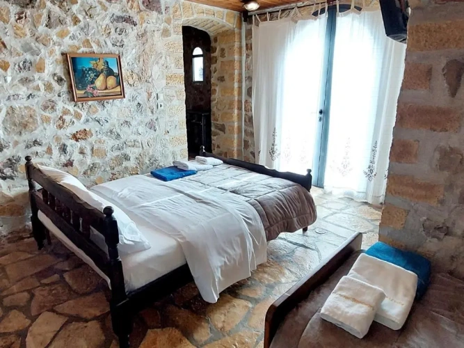 5 Bedrooms Villa