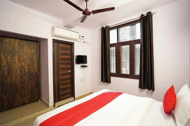 Spot On 30890 Sector 45 Noida