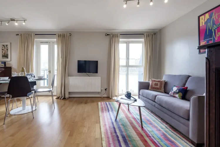 Panoramic Docklands Home
