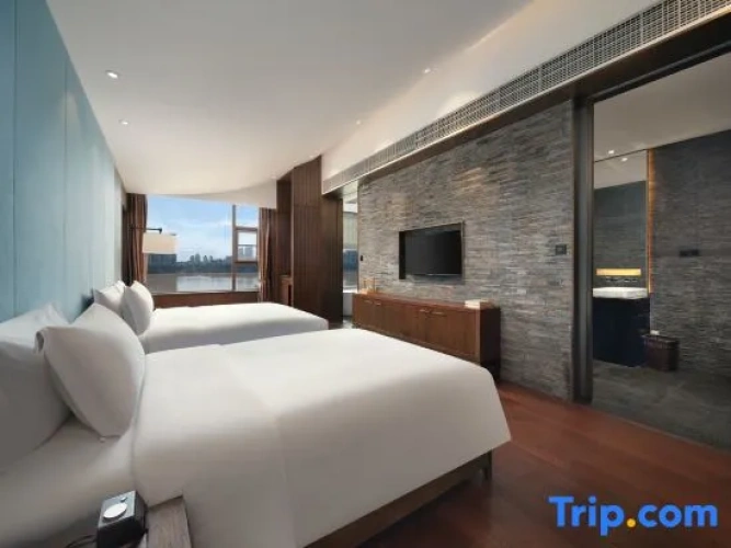 Family Suite with river view