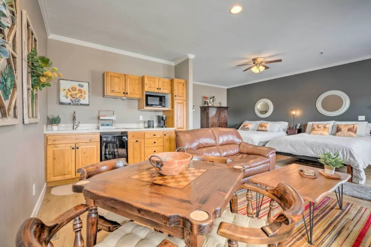 Large, Cozy Midway Studio w/ Mountain Views!