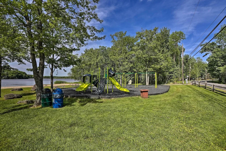 Deck & Fire Pit: Pocono Lake Home Near Skiing!