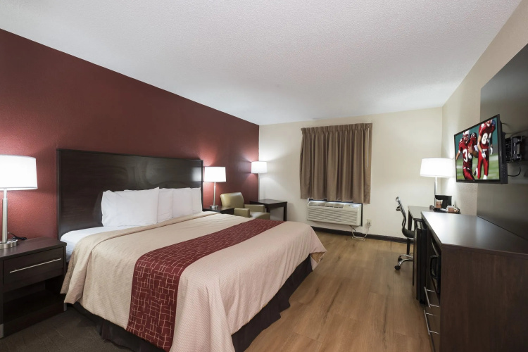 Red Roof Inn PLUS+ & Suites Opelika
