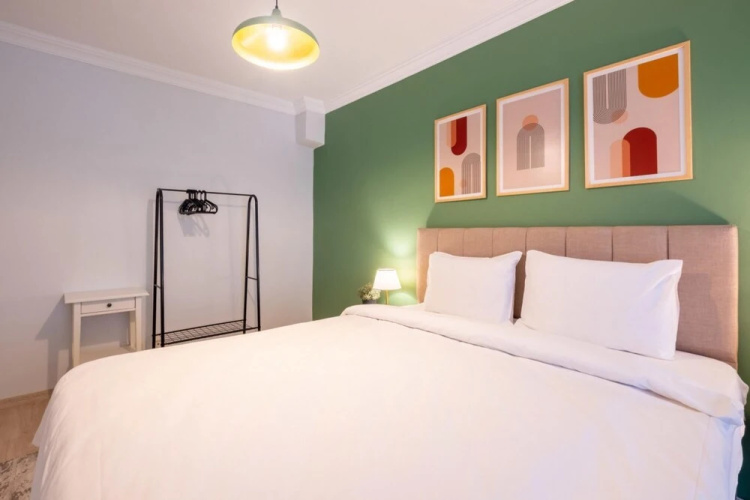 Home With Private Garden Close to Osmanbey Metro