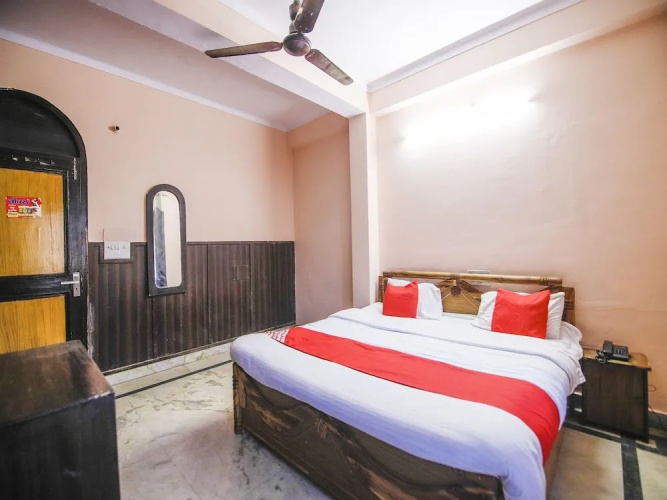 OYO 24753 Hotel Preet