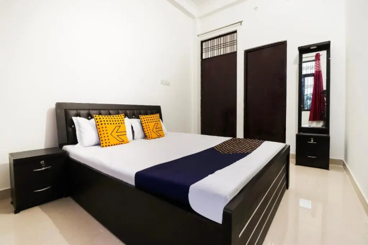 SPOT ON 69082 Indra Palace