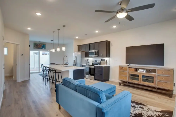 2 Bedrooms Apartment