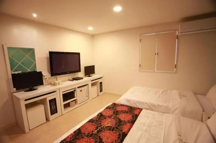 Goodstay Lanuit Hotel