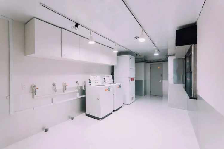 Minimalist Loft 1002