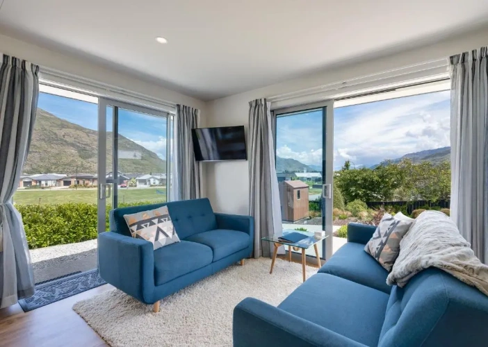 2 Bedrooms Apartment