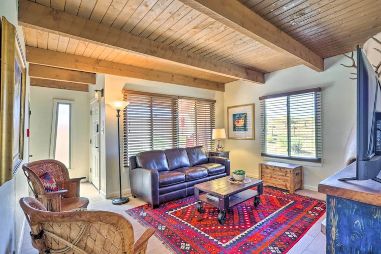 Traditional-style Adobe Casita - Walk to Dtwn