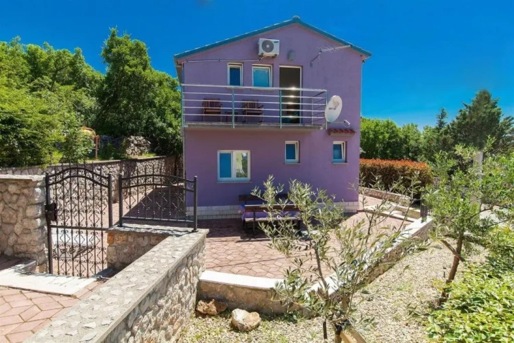 3 Bedrooms Cottage